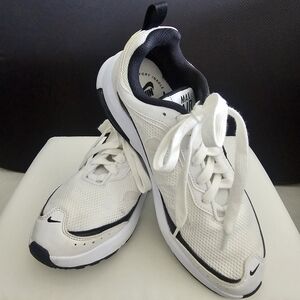 UNISEX NIKE AIRMAX AP Trainers Sneakers Ligthweigth SIZE Womens 9 - Mens 7.5